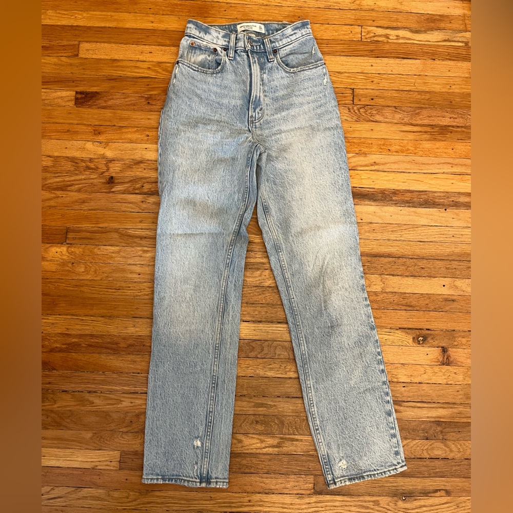 Abercrombie 90s Straight Leg High Rise